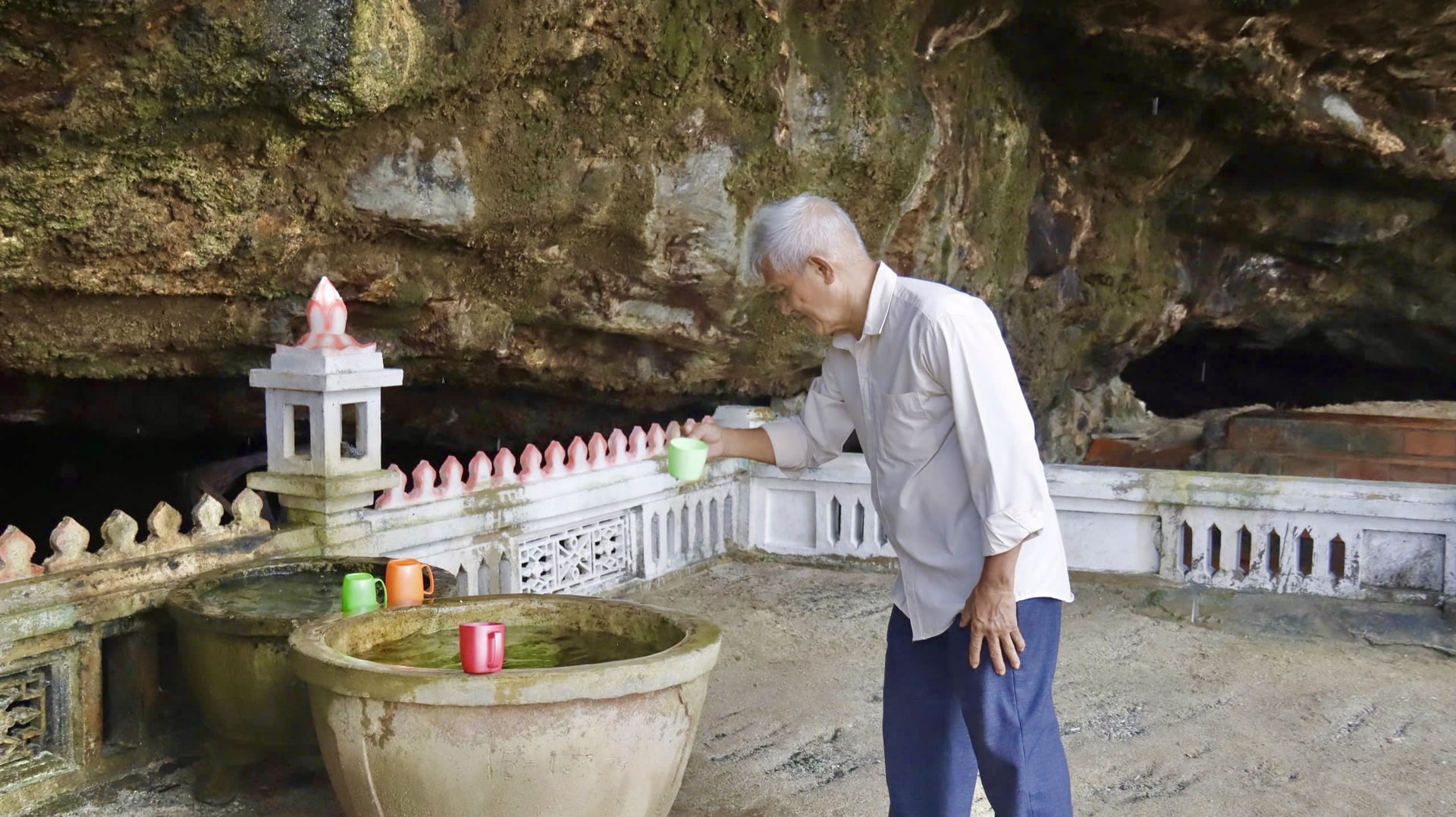 Gallery - Ngôi chùa không sư 400 năm tuổi nằm dưới chân núi lửa Thới Lới đảo Lý Sơn, có dòng nước ngọt chảy quanh năm - image 6