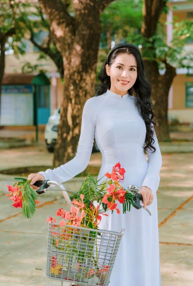 Gallery - Nữ đại gia được NSƯT, Phó Chủ tịch Hội Điện ảnh Việt Nam yêu say đắm suốt hơn 20 năm, nhiều lần gọi là 'ân nhân' - image 11