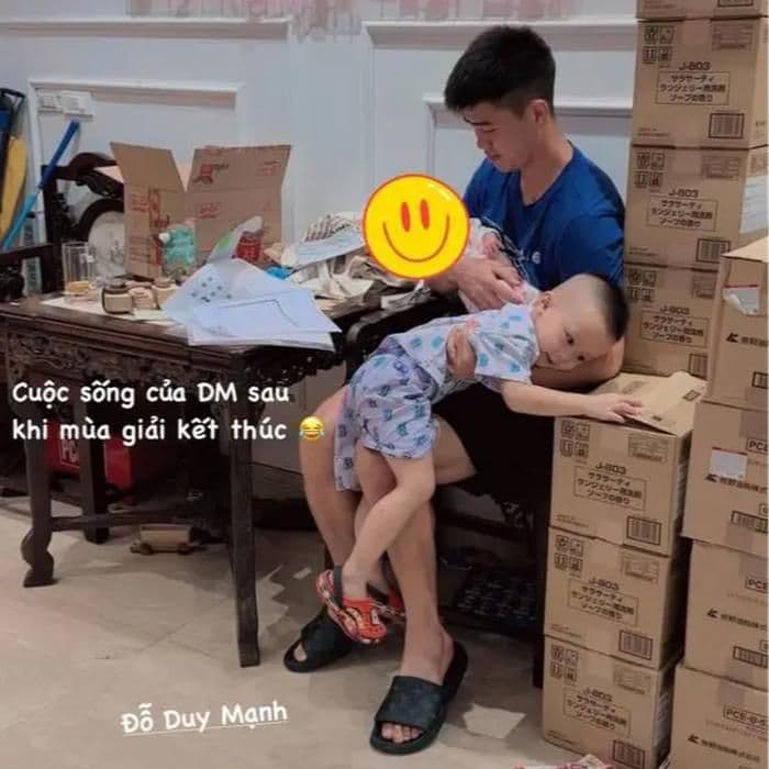 Bà xã trung vệ Đỗ Duy Mạnh lần đầu công khai ảnh con gái mới chào đời 0