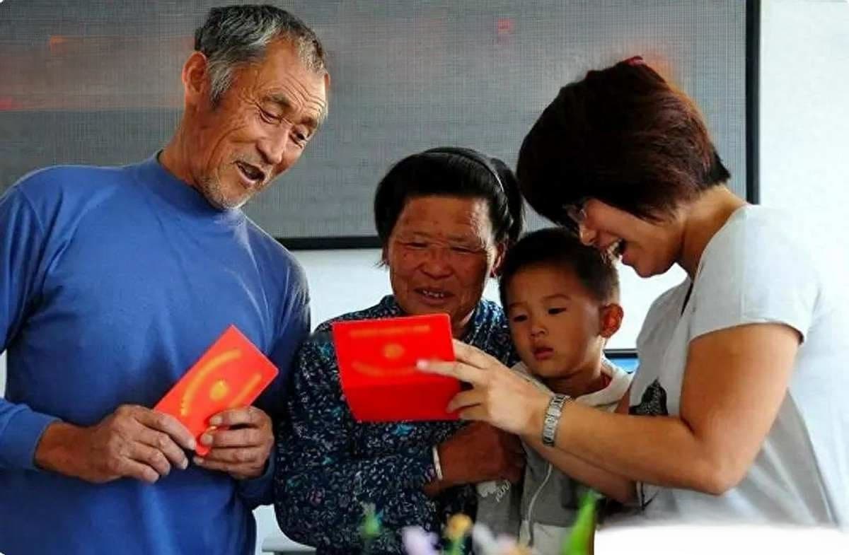 người già, tiền tiết kiệm, không nói con cái tiền tiết kiệm