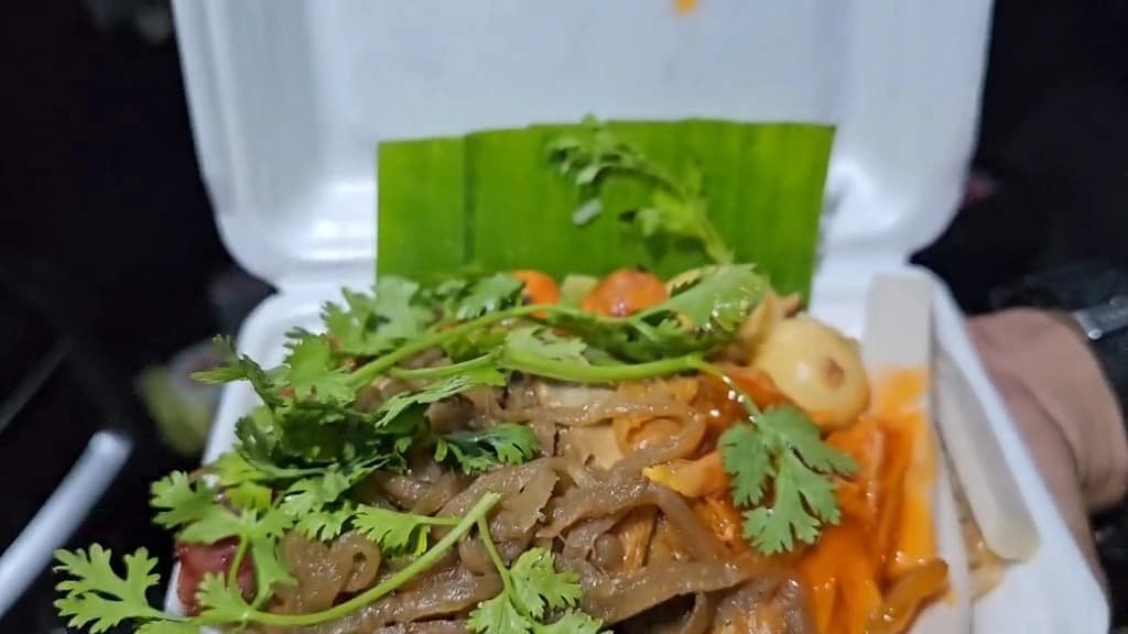 sau-khi-bi-chi-trich-vi-xin-qua-tu-nguoi-ham-mo-le-duong-bao-lam-choi-chieu-lay-long-5-ngoisaovn-w1024-h576 2