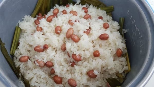 cach-nau-xoi-lac-bang-noi-com-dien (1).jpg 0
