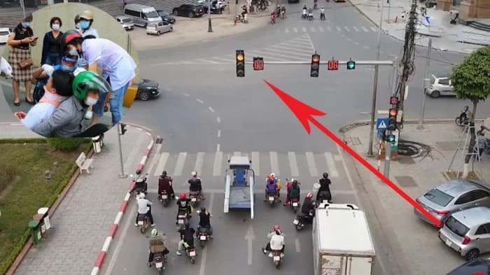 Mức phạt xe máy đè vạch dừng đèn đỏ: Người vi phạm nộp phạt cao nhất là bao nhiêu tiền? 0