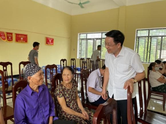 miễn nhiệm trưởng thôn 1