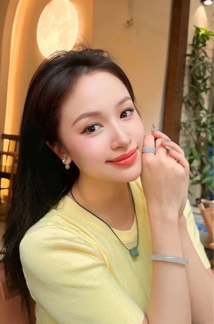 van-hugo-va-btv-quang-minh-dong-loat-co-dong-thai-giong-nhau-ve-vu-quang-cao-sua-gay-chu-y-5-ngoisaovn-w700-h1060 0