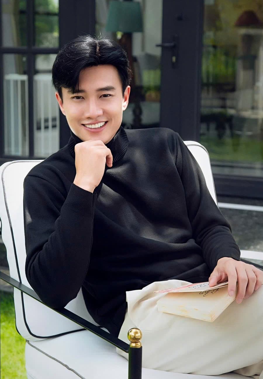 Vừa vướng nghi vấn hẹn hò diễn viên trẻ, Quốc Trường lại bị bắt gặp thân mật với nữ ca sĩ nổi tiếng (8).jpg 0