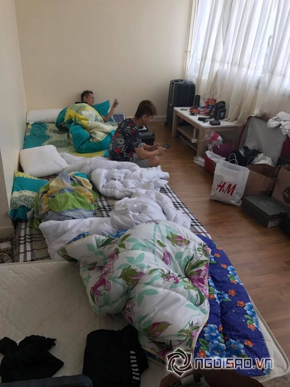 Bất ngờ trước nơi ở của Tuấn Hưng cùng anh em khi đi lưu diễn ở trời Tây 0