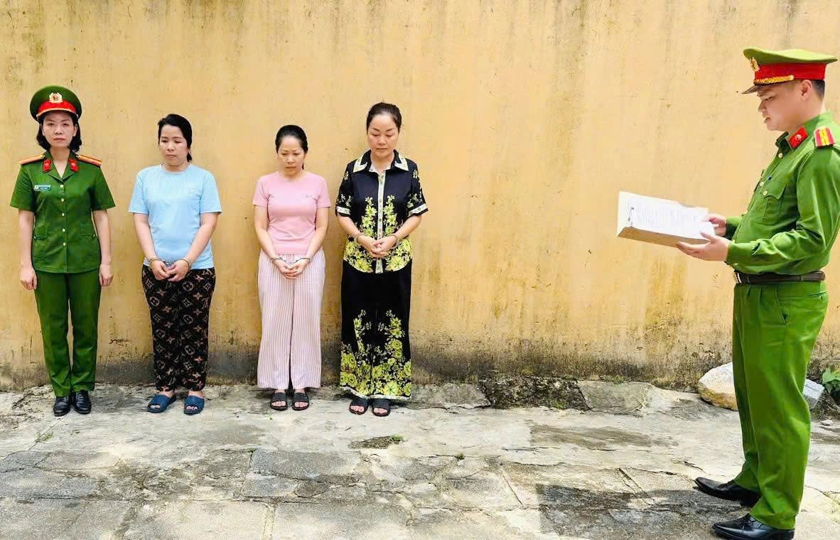 Gallery - Loạt tiệm vàng Ngọc Tâm, Kim Lý, Ngọc Châu Âu cửa đóng then cài, nội dung thông báo gây chú ý - image 2