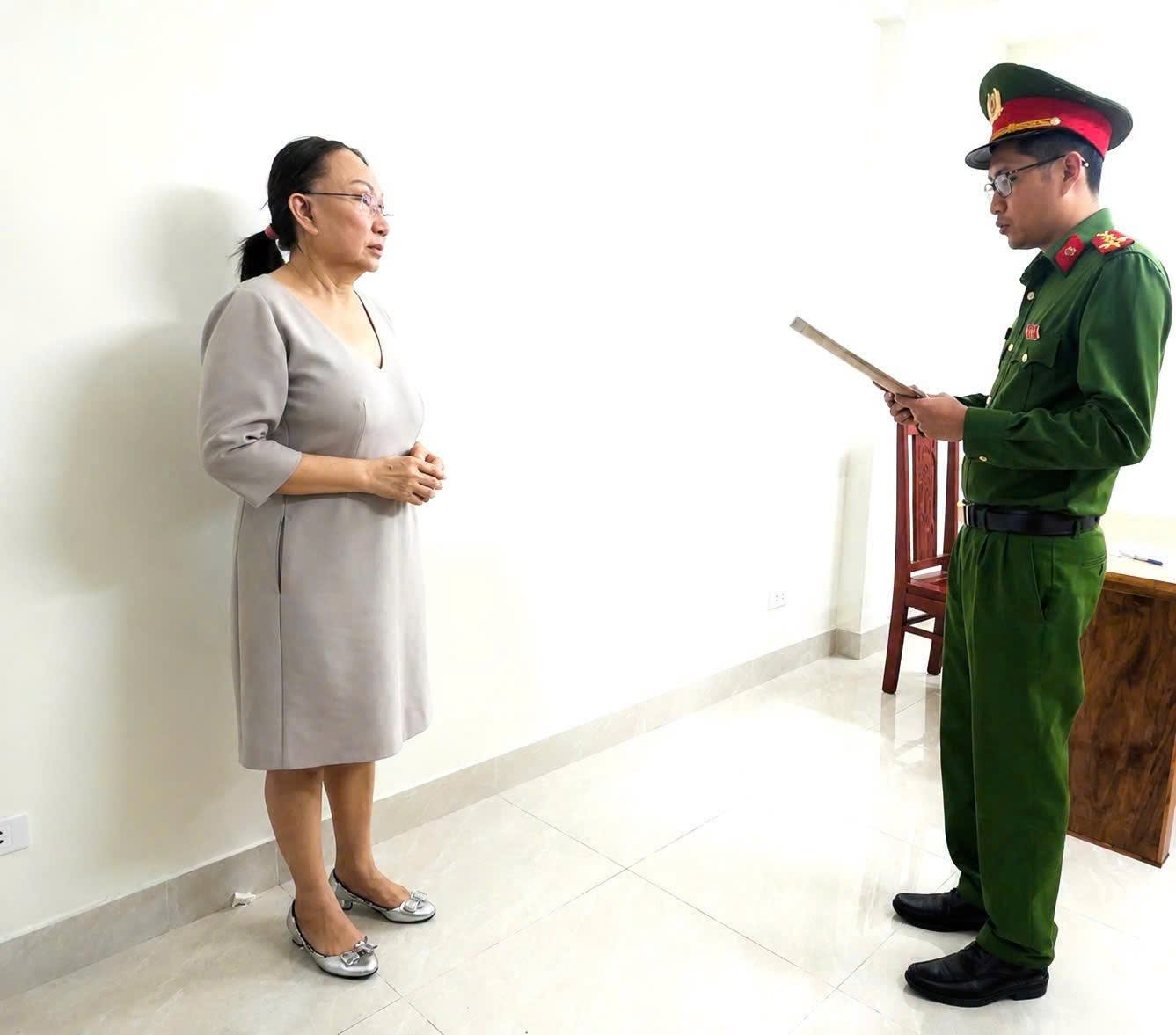 Gallery - Loạt tiệm vàng Ngọc Tâm, Kim Lý, Ngọc Châu Âu cửa đóng then cài, nội dung thông báo gây chú ý - image 3