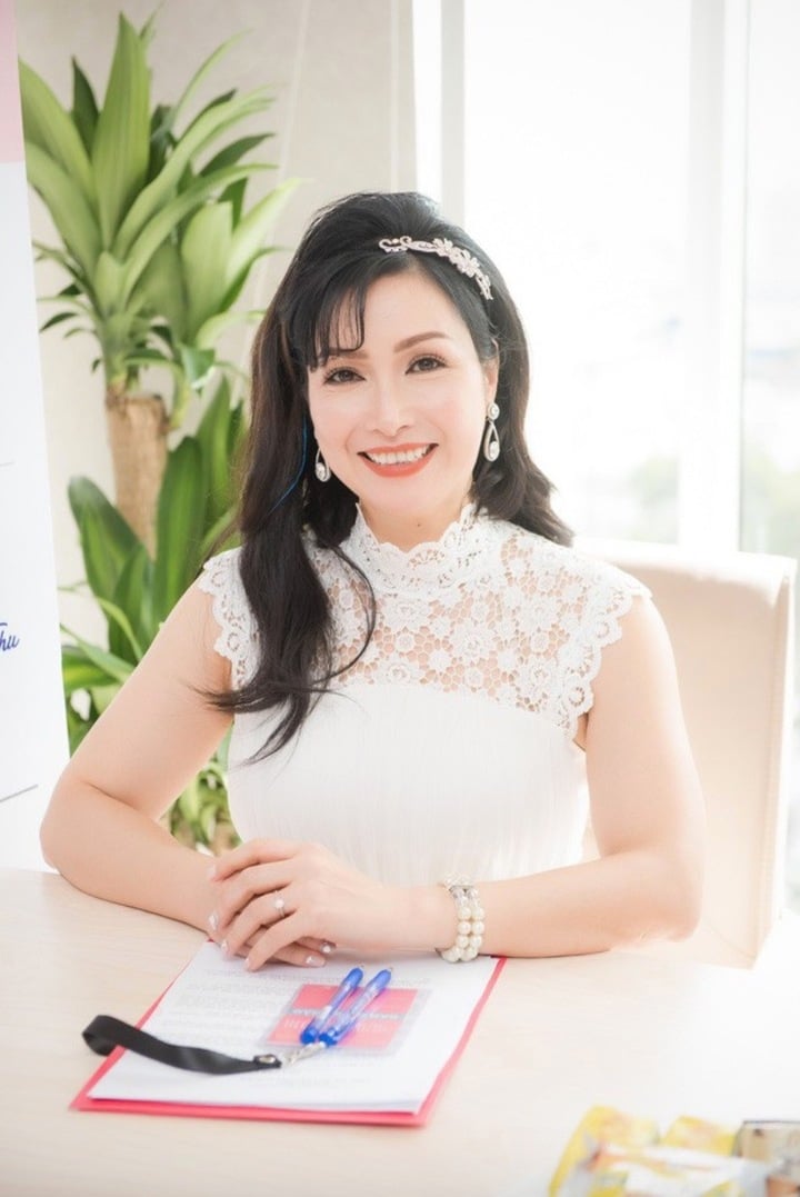 Hoa hậu Việt Nam đầu tiên: Cao dưới 1m60, nhận thưởng xe đạp 4 chỉ vàng- Ảnh 4.