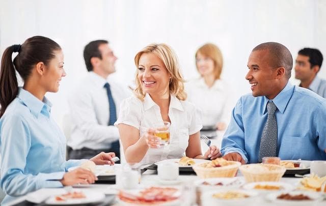 lãnh đạo, eq cao, ăn tiệc công ty, ứng xử nơi công sở