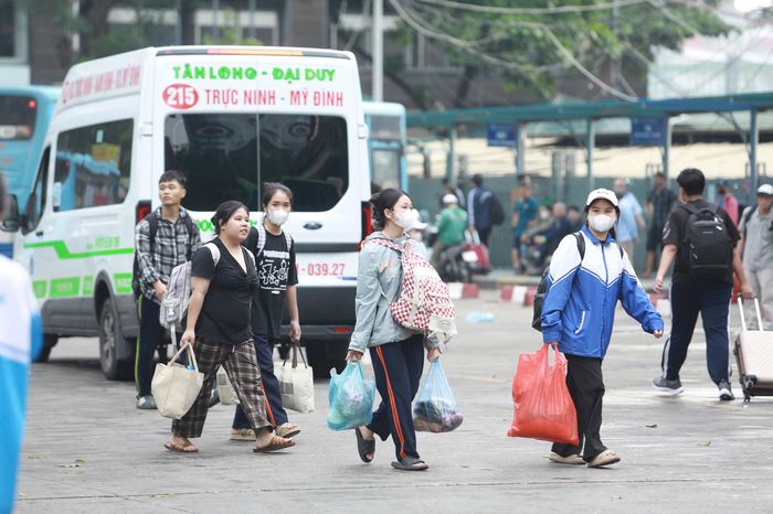  Xin nghỉ phép để “nối” kỳ nghỉ chỉ được thực hiện khi phù hợp lịch nghỉ và kế hoạch của doanh nghiệp. Ảnh minh họa: PHI HÙNG. 