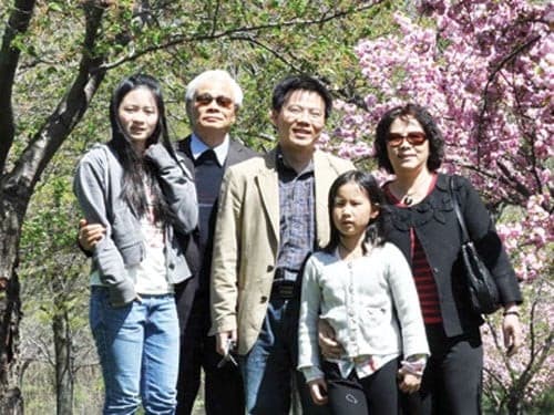 Đại gia tộc trí thức của người Việt Nam đầu tiên giành giải 'Nobel Toán học': Cả bố và mẹ đều là Giáo sư, Phó Giáo sư 2
