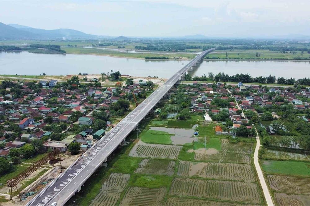 cầu bắc qua hai dòng sông ở Việt Nam 3
