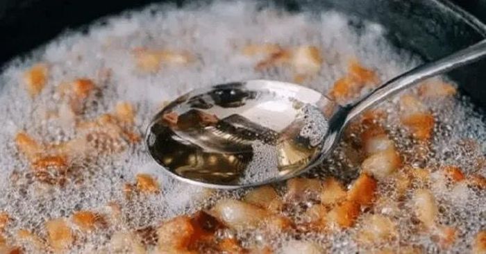 Mỗi người trưởng thành chỉ nên tiêu thụ khoảng 10 - 15g mỡ lợn mỗi ngày