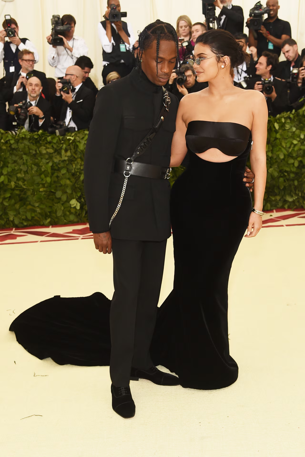 Tồn tại lời nguyền khiến các cặp đôi khiếp sợ Met Gala: Cứ ai sánh đôi tham dự về là chia tay hết?- Ảnh 6.