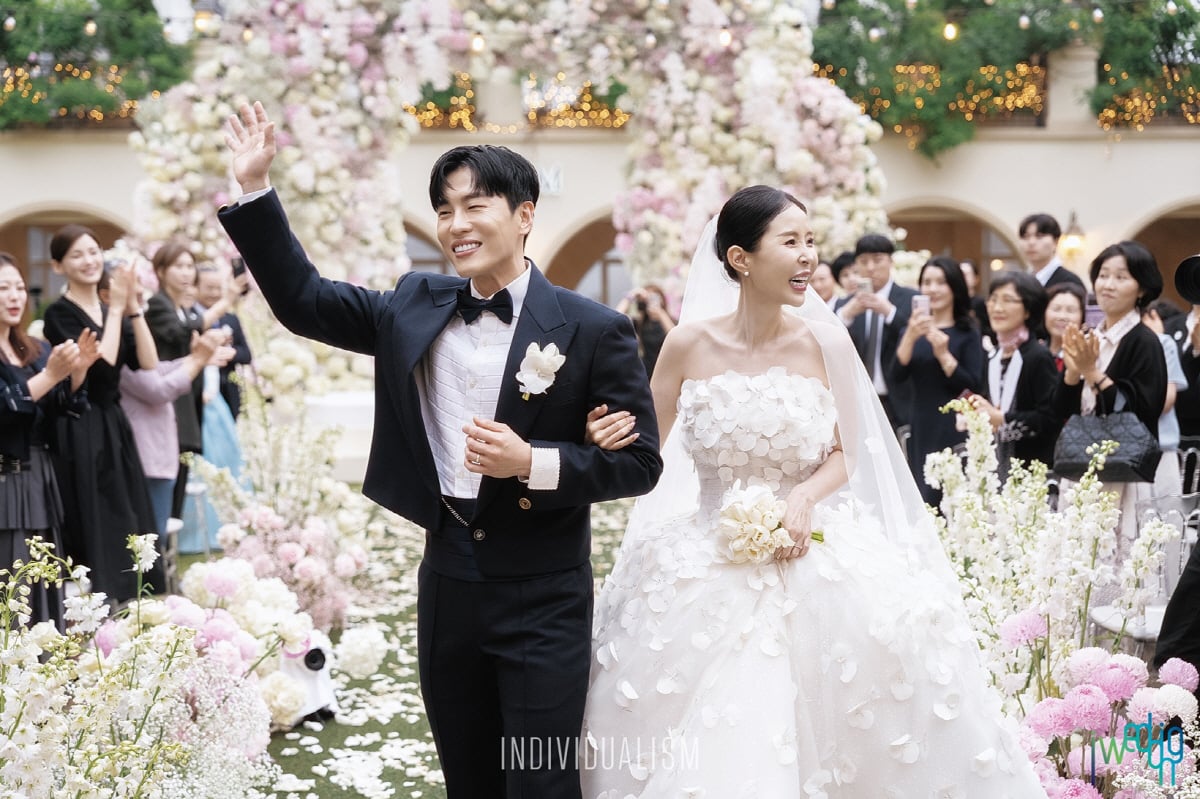 Đám cưới Mỹ nhân Gia Đình Là Số 1 và ca sĩ kém 7 tuổi tai tiếng nhất showbiz: MC quốc dân cùng dàn sao chiếm spotlight- Ảnh 1.