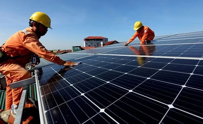 Giờ cao điểm buổi tối kéo dài, cách nào ‘né’ giá điện đắt? - Ảnh 1.