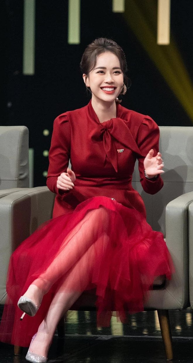 MC Ngô Mai Phương - 'tiểu tam' của Đừng Làm Mẹ Cáu khoe sắm đồ một lần nửa  tỷ đồng