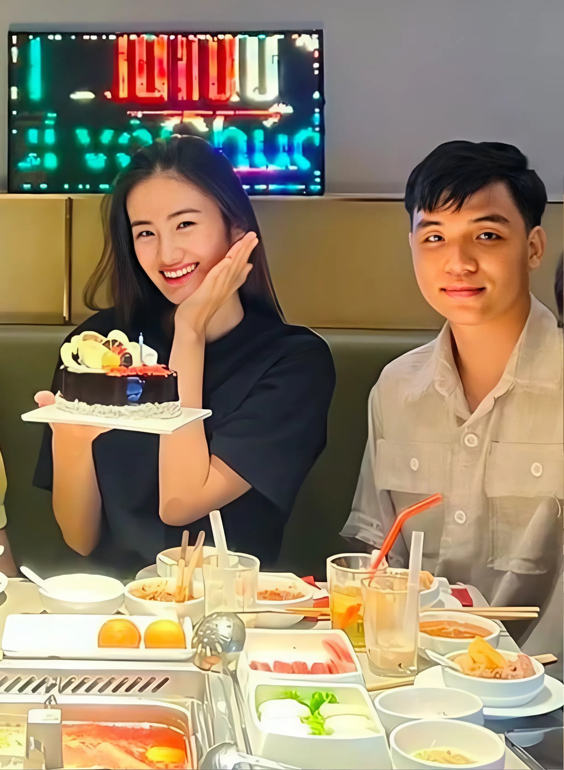 Hoa hậu Ý Nhi đã được bạn trai yêu 9 năm cầu hôn, chuẩn bị đám cưới?- Ảnh 3.