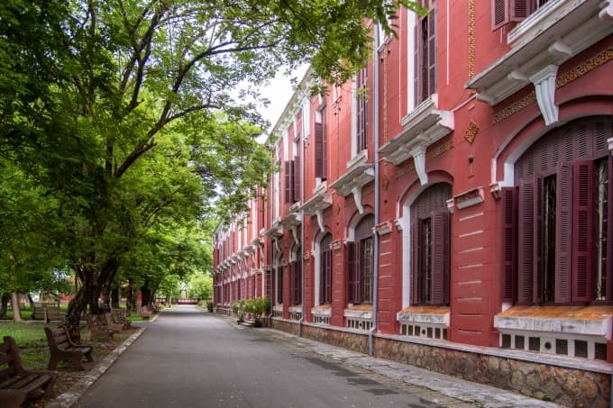 Quốc học Huế 6