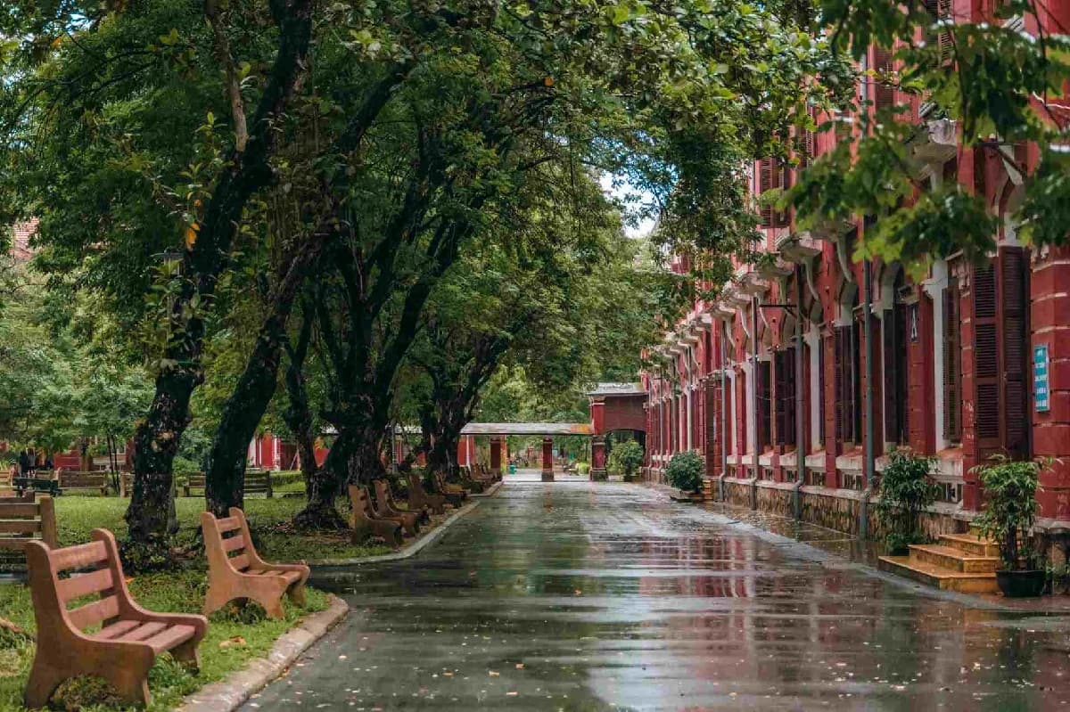 Quốc học Huế 4