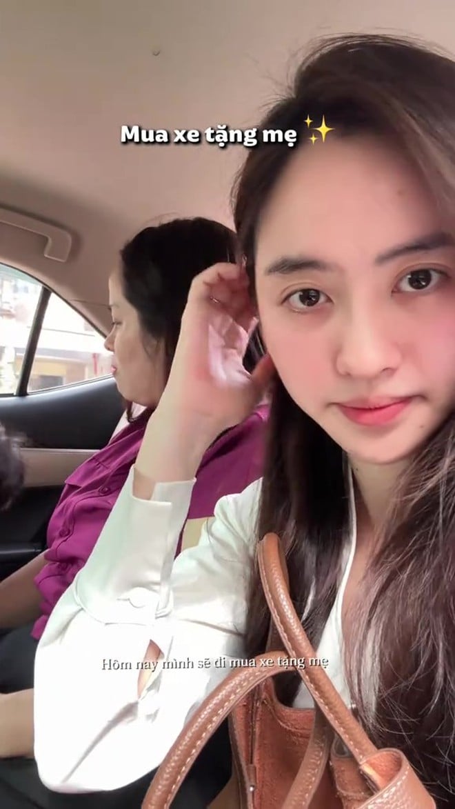 Lừa mẹ đi cà phê, đến nơi là lễ bàn giao xe VF3: Không nỡ để mẹ đi làm 50km, con rể “gia trưởng” chốt quà to - áº¢nh 1.