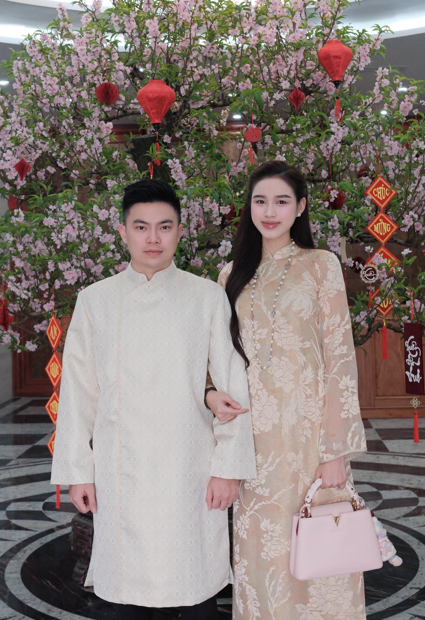 Tổng giám đốc Tập Đoàn Sơn Hải đưa hoa hậu Đỗ Hà đi Nhật mua sắm không nhìn giá - áº¢nh 7.