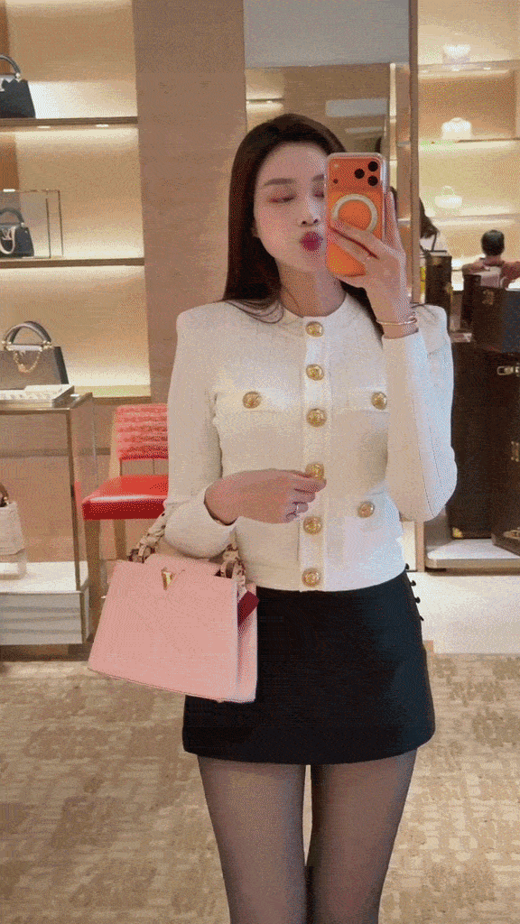 Tổng giám đốc Tập Đoàn Sơn Hải đưa hoa hậu Đỗ Hà đi Nhật mua sắm không nhìn giá - áº¢nh 3.