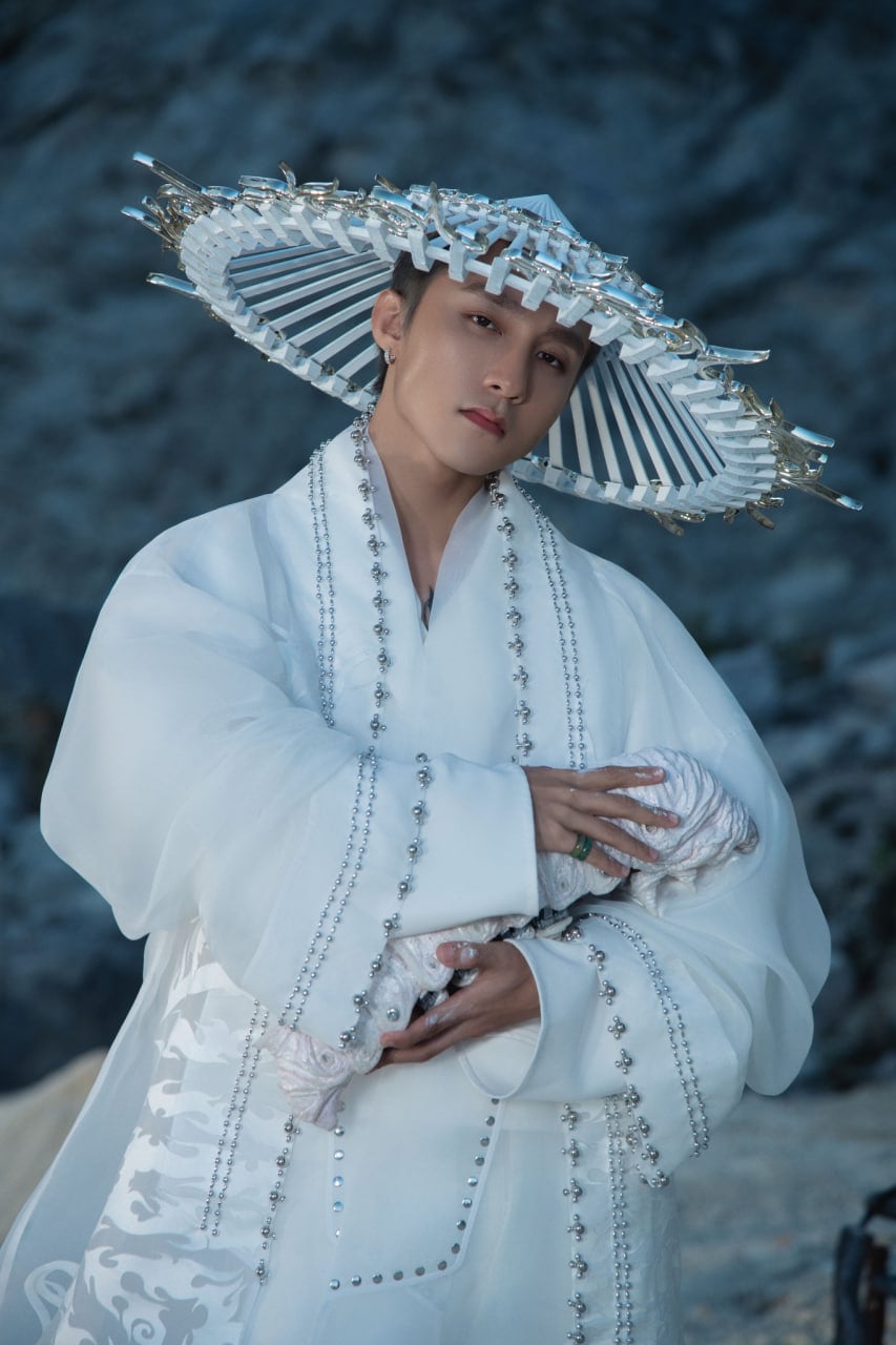 Sơn Tùng M-TP gỡ cảnh gây tranh cãi với nghệ sĩ Lê Giang khỏi MV Come My Way - áº¢nh 6.