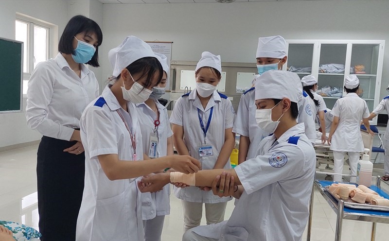 Nhiều trường tư thục xét học bạ vào ngành Y