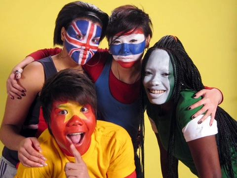 Ca sĩ Việt Nam duy nhất từng góp mặt trong bài hát cổ động World Cup là ai?- Ảnh 1.