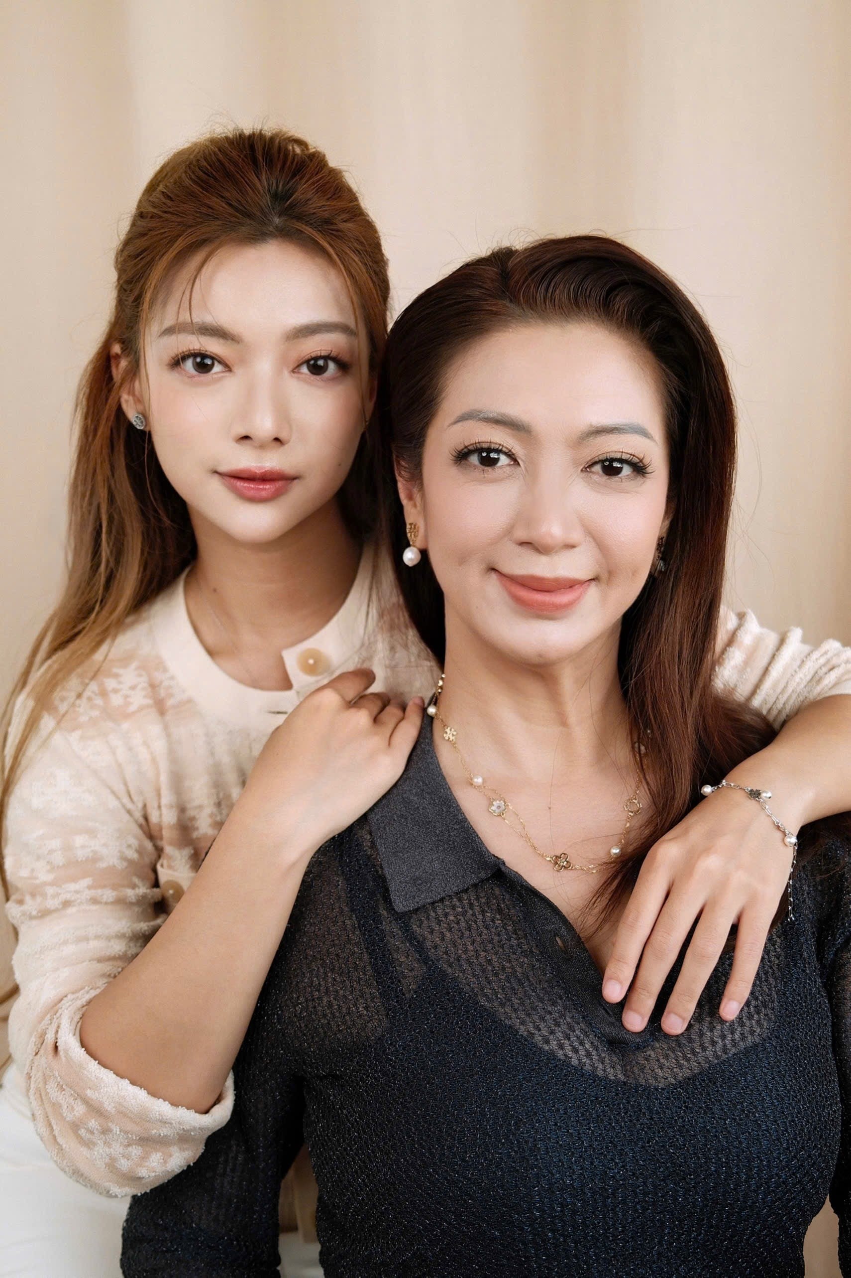 Niềm hạnh phúc viên mãn của Hoa hậu điện ảnh Thanh Xuân - mẹ của nữ chính  