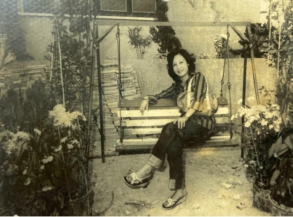 Gallery - Từng nhận cát-xê một đêm bằng 1 cây vàng, nay nghệ sĩ Hoa Mỹ Hạnh tuổi 70 sống chật vật trong phòng trọ ghép, không có gạo để ăn - image 2