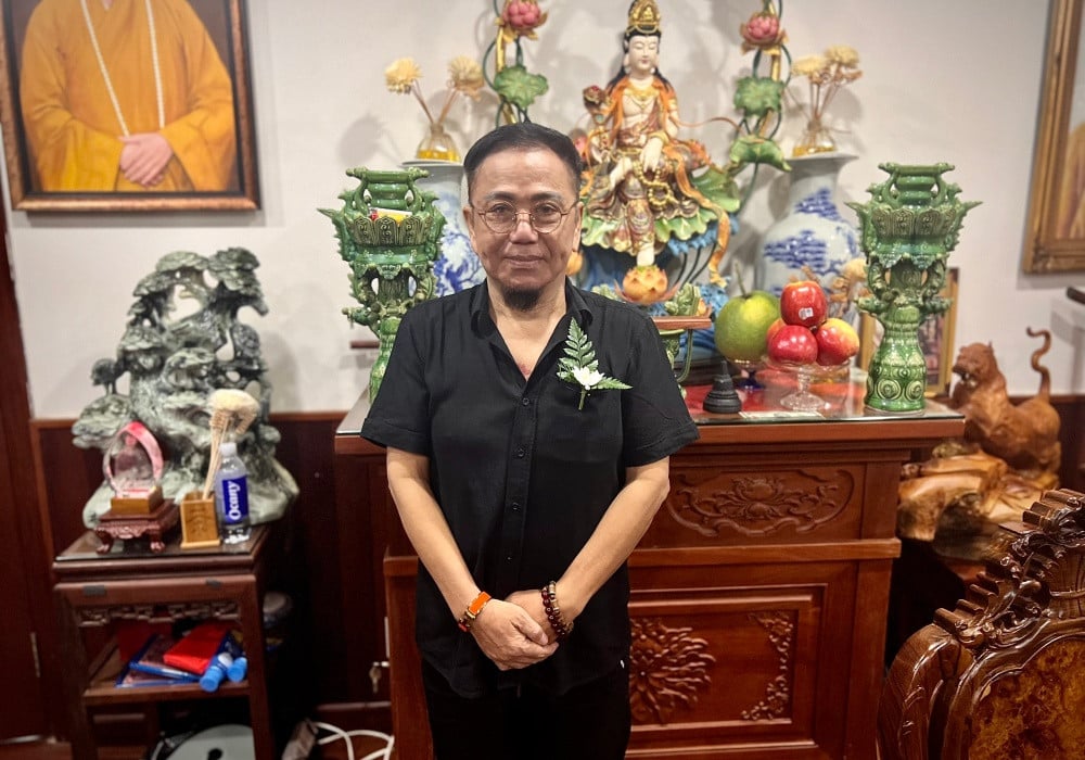 Gallery - Nam nghệ sĩ Việt từng cá độ 11 trận bóng trong một đêm, mang 550 cây vàng trả nợ, nhận án phạt gây chấn động: Cuộc sống hiện tại ra sao? - image 2