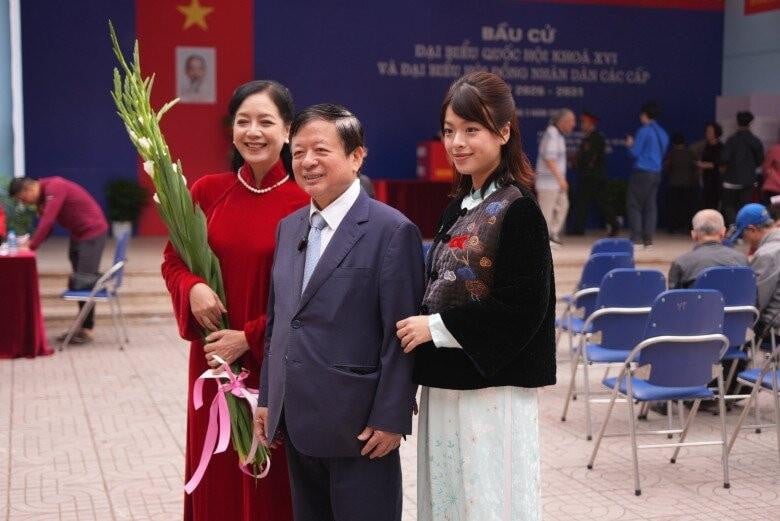 Gallery - Gia thế đáng ngưỡng mộ của một gia đình nghệ sĩ Việt: Bố là nhạc sĩ, PGS.TS danh tiếng, mẹ là NSƯT, con gái tiếp bước nghệ thuật - image 10