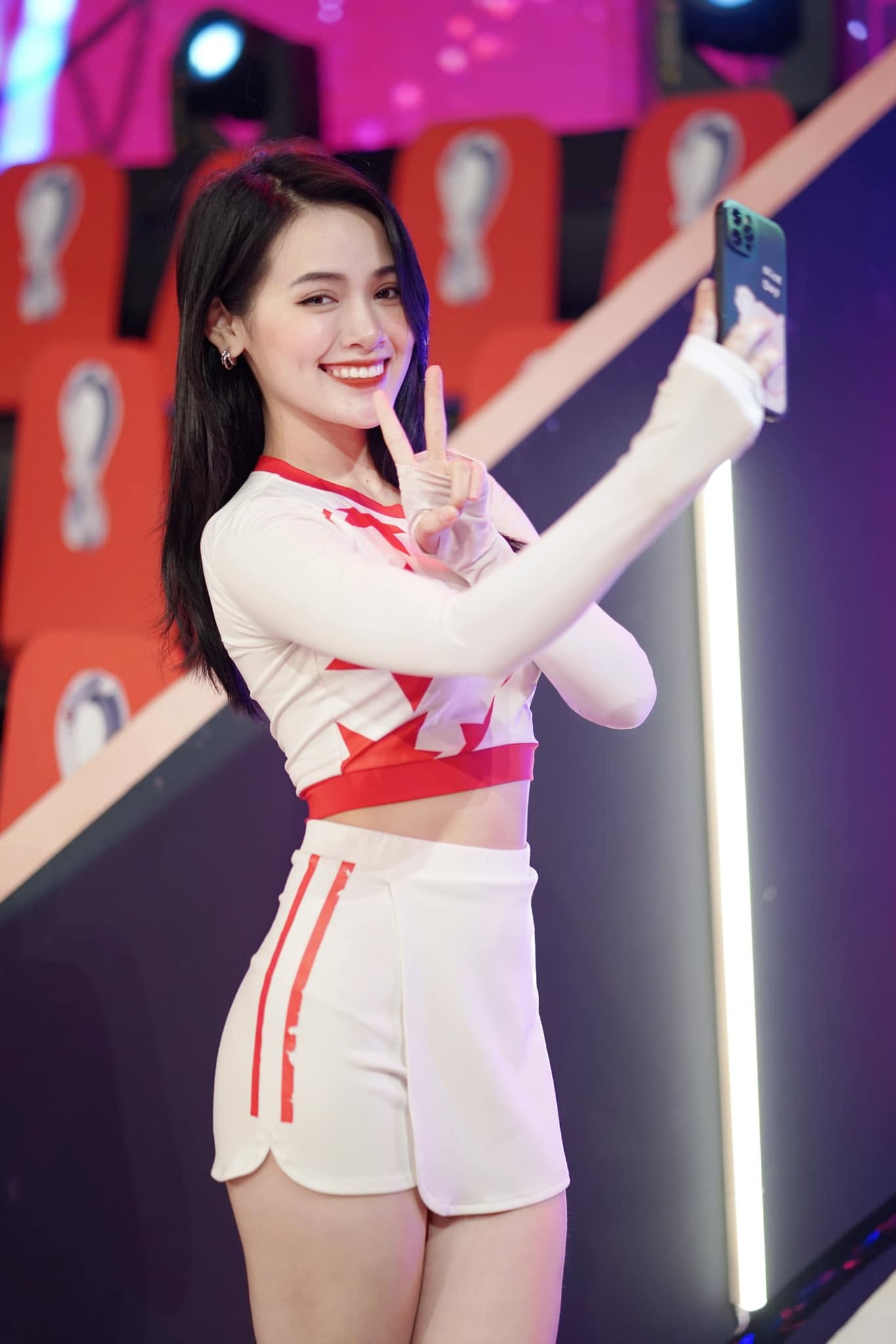 Gallery - Lộ diện gái xinh Đắk Lắk check-in xem World Cup 2026 tại Mỹ đang HOT rần rần: Cuộc sống vô cùng sang chảnh, mới tậu BMW - image 5