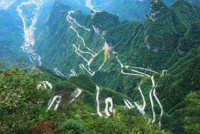 Gallery - Xuất hiện kỳ quan đường cao tốc đầu tiên trên thế giới: 99 khúc cua trên 10 km, một kỳ tích mà ngay cả nhiều tài xế giàu kinh nghiệm cũng không dám thử - image 1