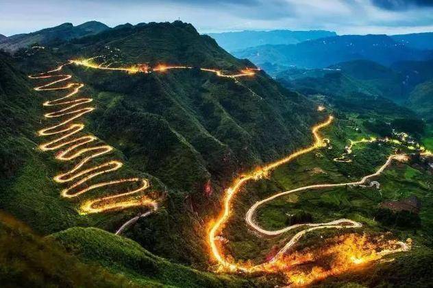 Gallery - Xuất hiện kỳ quan đường cao tốc đầu tiên trên thế giới: 99 khúc cua trên 10 km, một kỳ tích mà ngay cả nhiều tài xế giàu kinh nghiệm cũng không dám thử - image 2