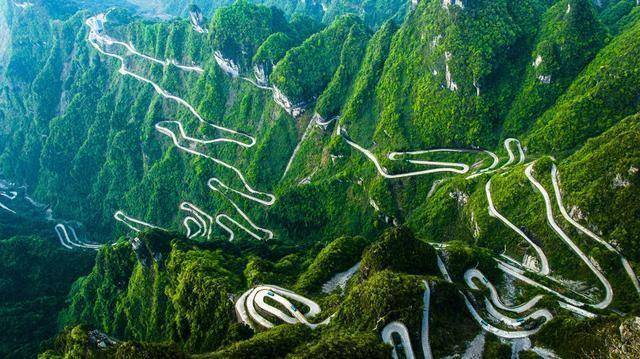 Gallery - Xuất hiện kỳ quan đường cao tốc đầu tiên trên thế giới: 99 khúc cua trên 10 km, một kỳ tích mà ngay cả nhiều tài xế giàu kinh nghiệm cũng không dám thử - image 5