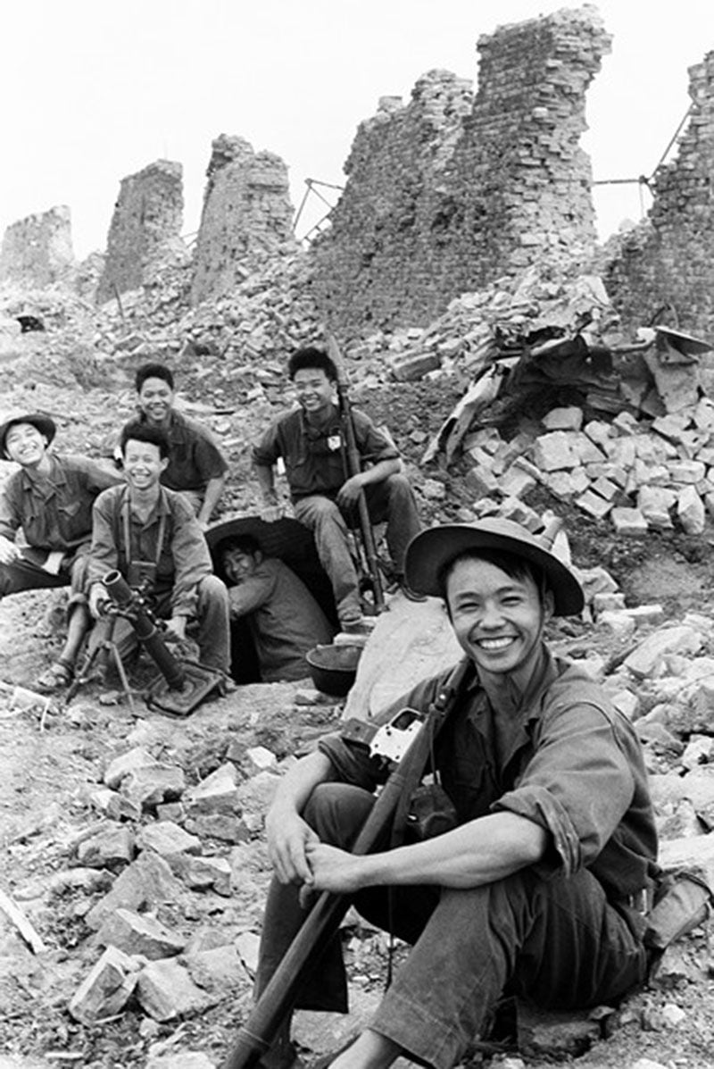Gallery - 'Nghĩa trang liệt sĩ' chỉ có duy nhất một nấm mộ chung cho hàng nghìn người: Nằm tại vùng đất hứng chịu 328.000 tấn bom đạn