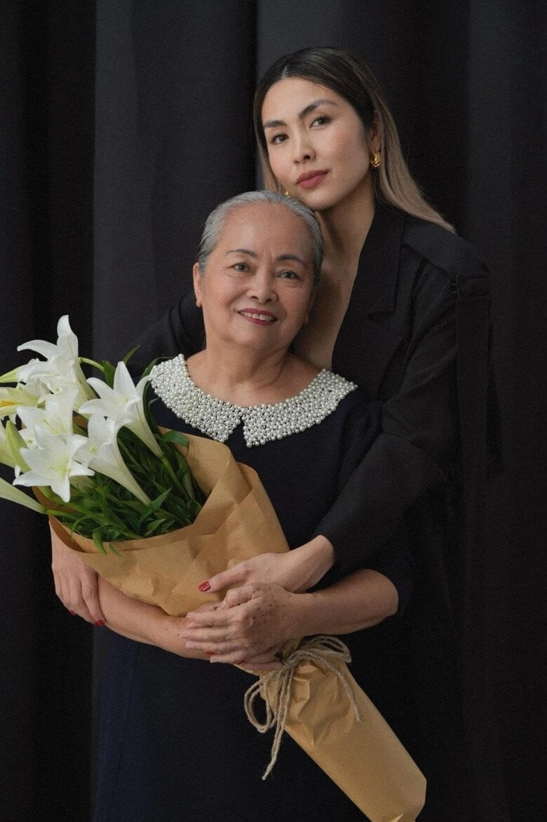 Gallery - Mẹ Tăng Thanh Hà từng là ca sĩ opera, hé lộ món hồi môn đặc biệt ngày con gái đi làm dâu nhà tỷ phú - image 7