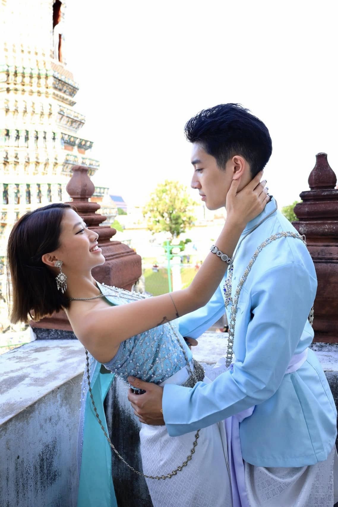 Gallery - Lộ loạt ảnh tình tứ 'nhìn là đỏ mặt' của Louis Phạm và bạn trai thiếu gia - image 1