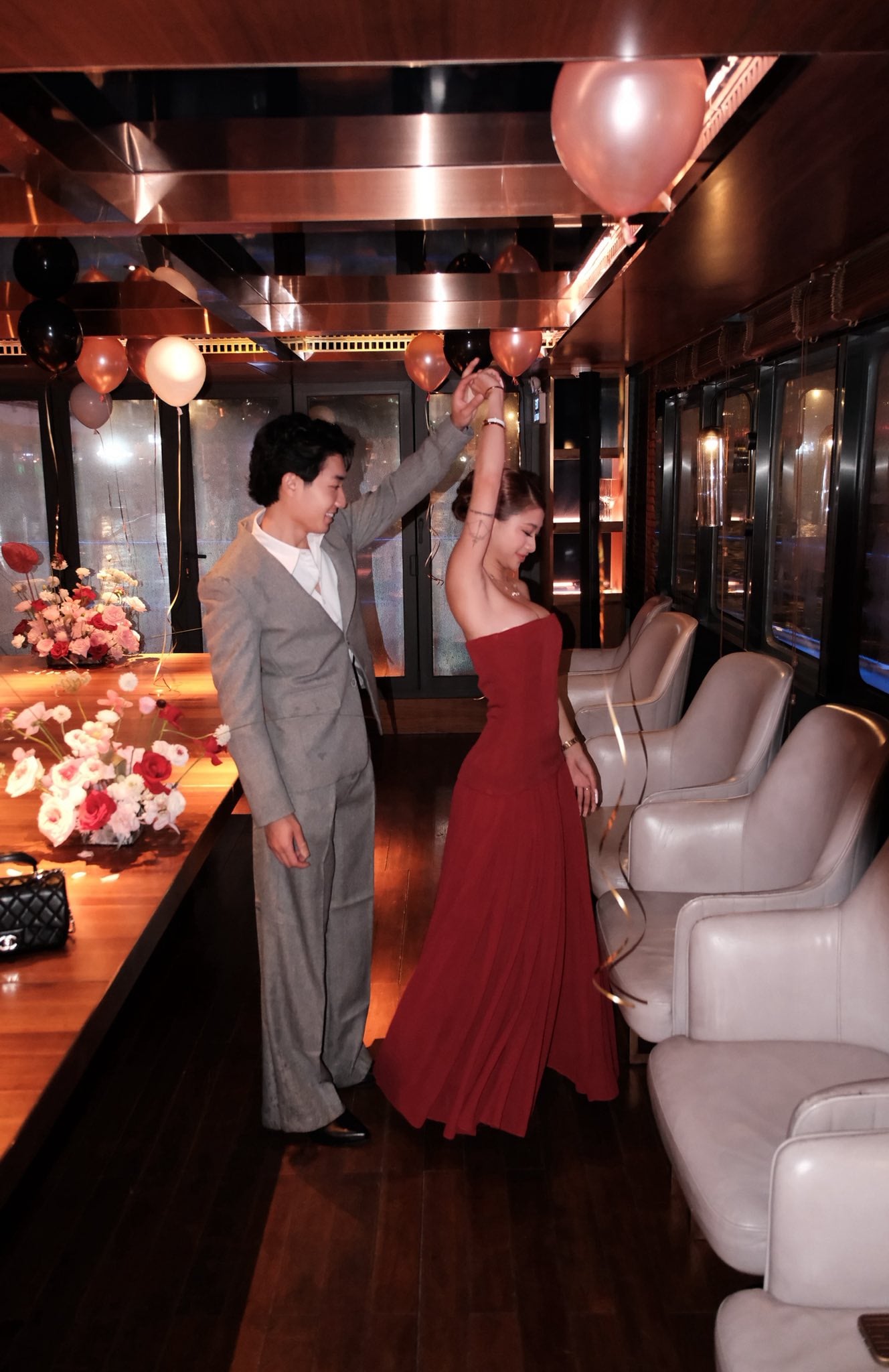 Gallery - Lộ loạt ảnh tình tứ 'nhìn là đỏ mặt' của Louis Phạm và bạn trai thiếu gia - image 2