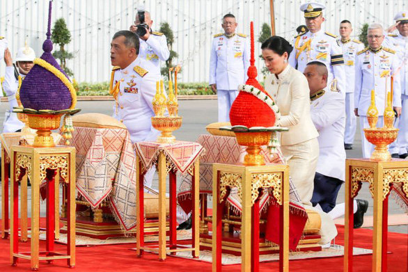 _0 00thailand-king-and-queen-reuters