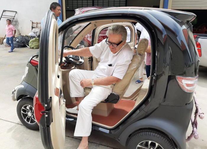 Hé lộ mẫu ô tô điện giá rẻ như xe máy Việt Nam nhưng có chi tiết khiến  khách mua hơi ngán