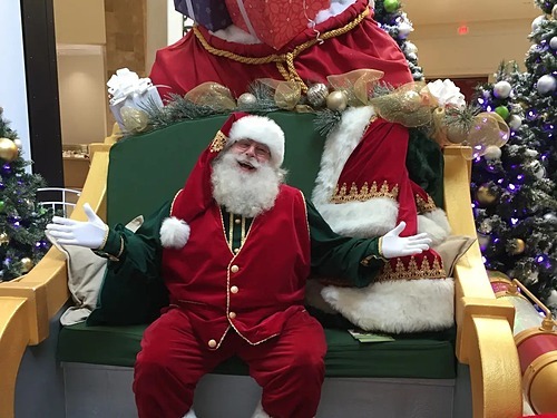 Khám phá nghề ông già Noel ở Mỹ sẽ khiến bạn thưởng thức những trang phục, phụ kiện và cảm nhận vào mùa Giáng sinh. Bạn nhất định sẽ không thể chối từ trải nghiệm này.