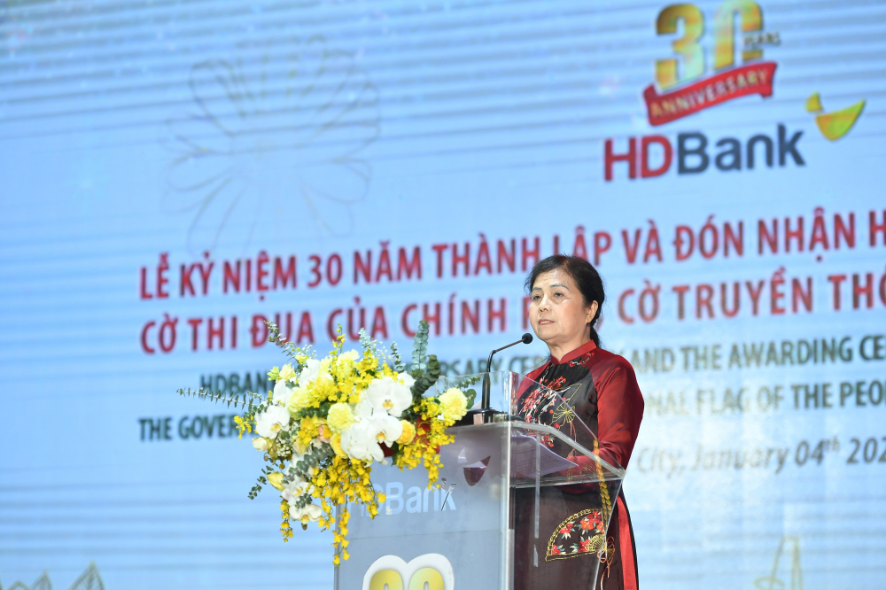 2. HDBank - Ba Le Thi Bang Tam - CT HDQT phat bieu khai mac