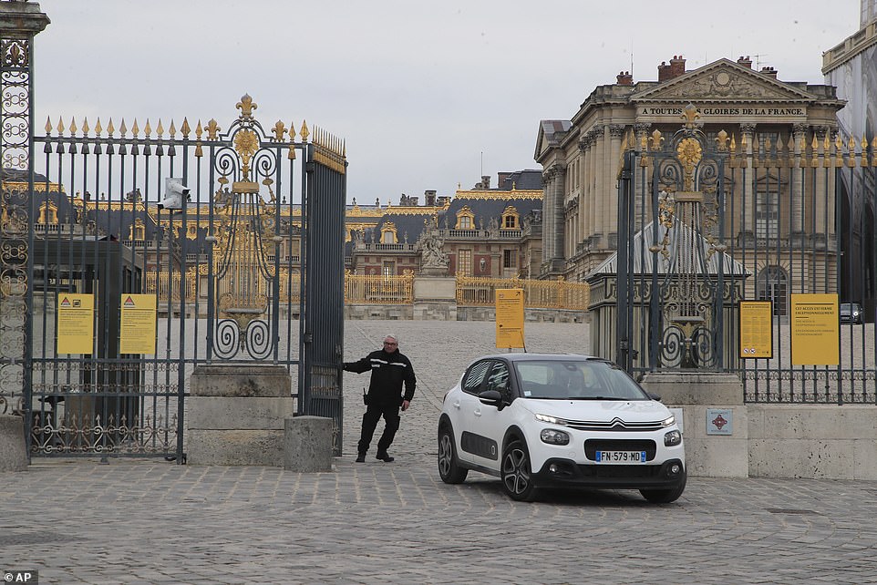 _0 1 a Chateau de Versailles-AP