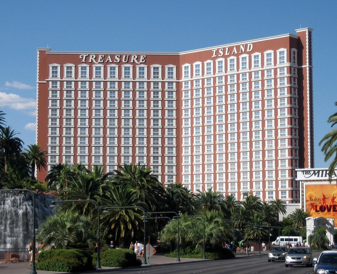 1200px_Treasure_Island_Hotel_Las_Vegas